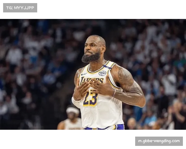 詹姆斯场内外积极互动引关注,沟通成比赛新亮点 詹姆斯场内外积极互动引关注,沟通成比赛新亮点